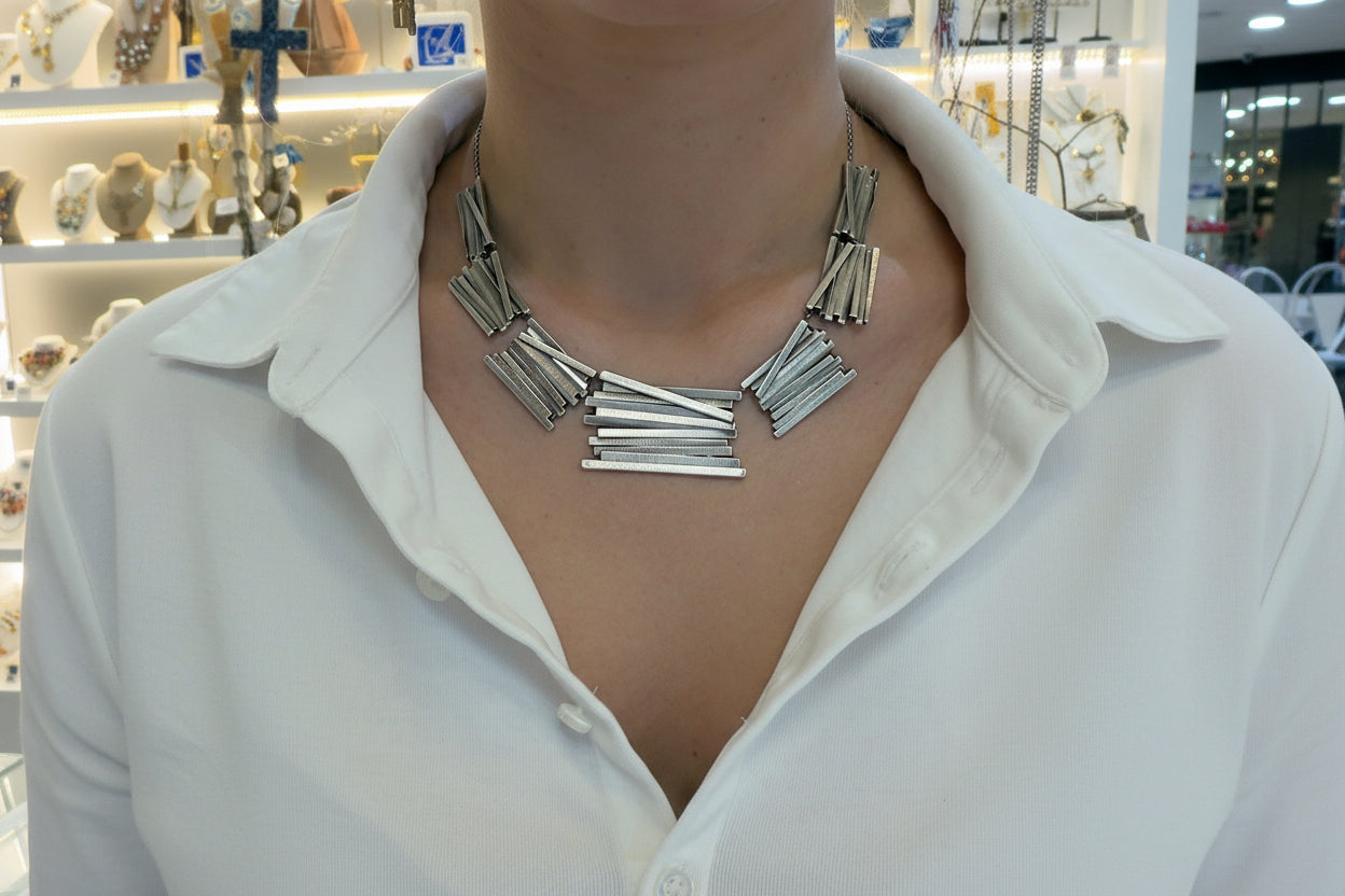 Κολιέ με Τετράγωνη Λεπτομέρεια