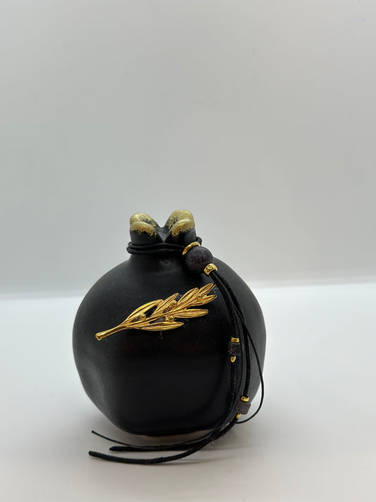 Pmegrante Black with gold detail